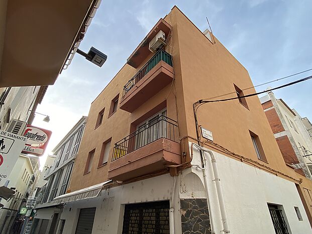 Building opportunity in the heart of Roses
