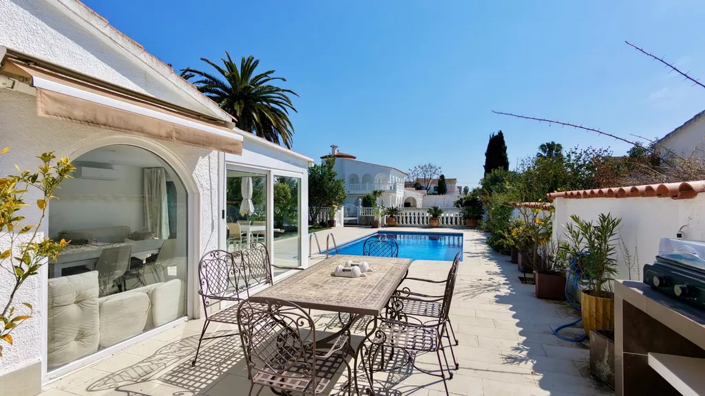 Casa a la venda a Empuriabrava