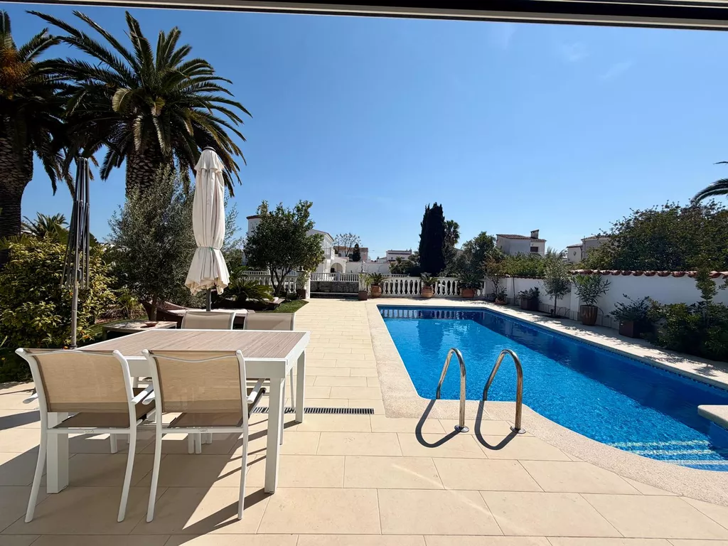 Casa a la venda a Empuriabrava