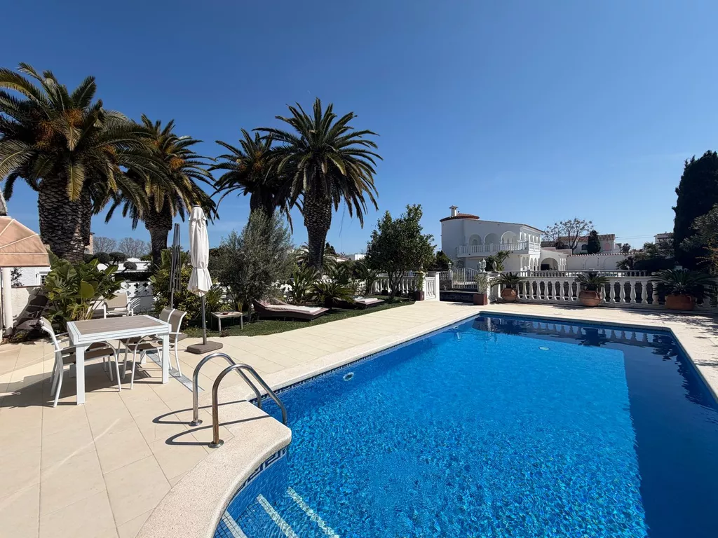Casa a la venda a Empuriabrava