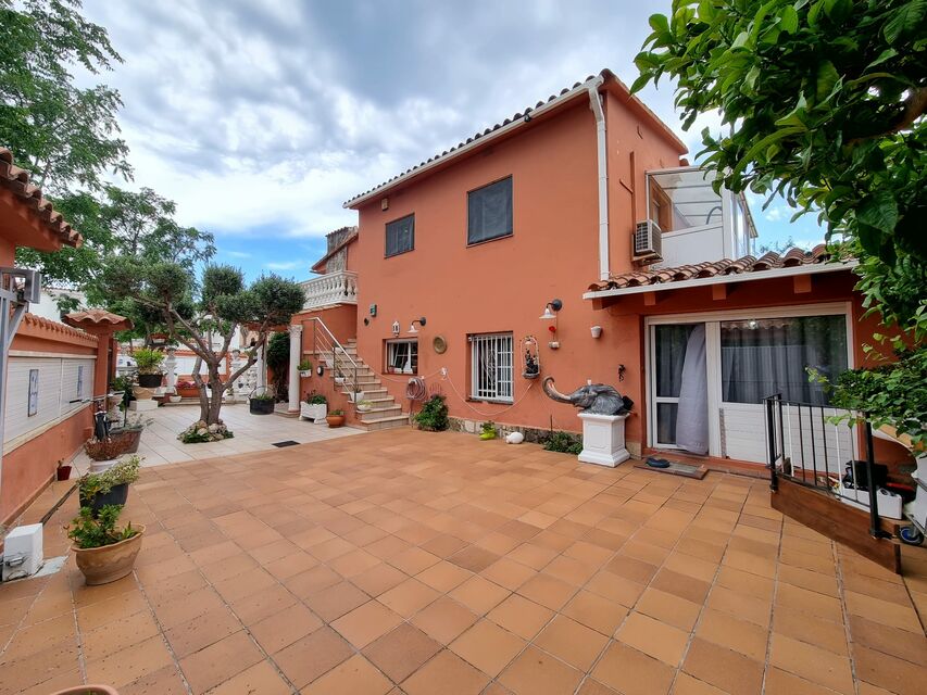House for sale in the center of Empuriabrava