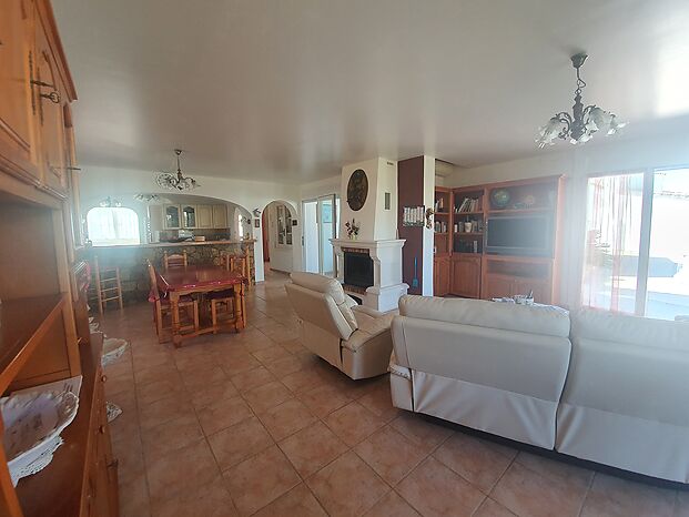 Impressive villa with 1200 m2 de parcela y 30 m de amarre